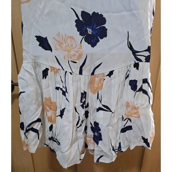 Forever 21 Floral Sleeveless Button-Front Dress With Tiered Skirt & Tie Neckline - Picture 6 of 9